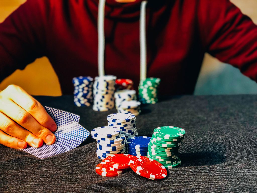 Online poker vs live casino poker